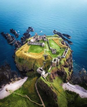 Dunnottar Castle by Verginia Hristova